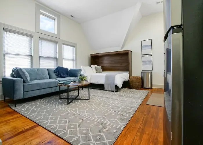 Modern Victorian Studio - Steps To Cleveland Clinic
